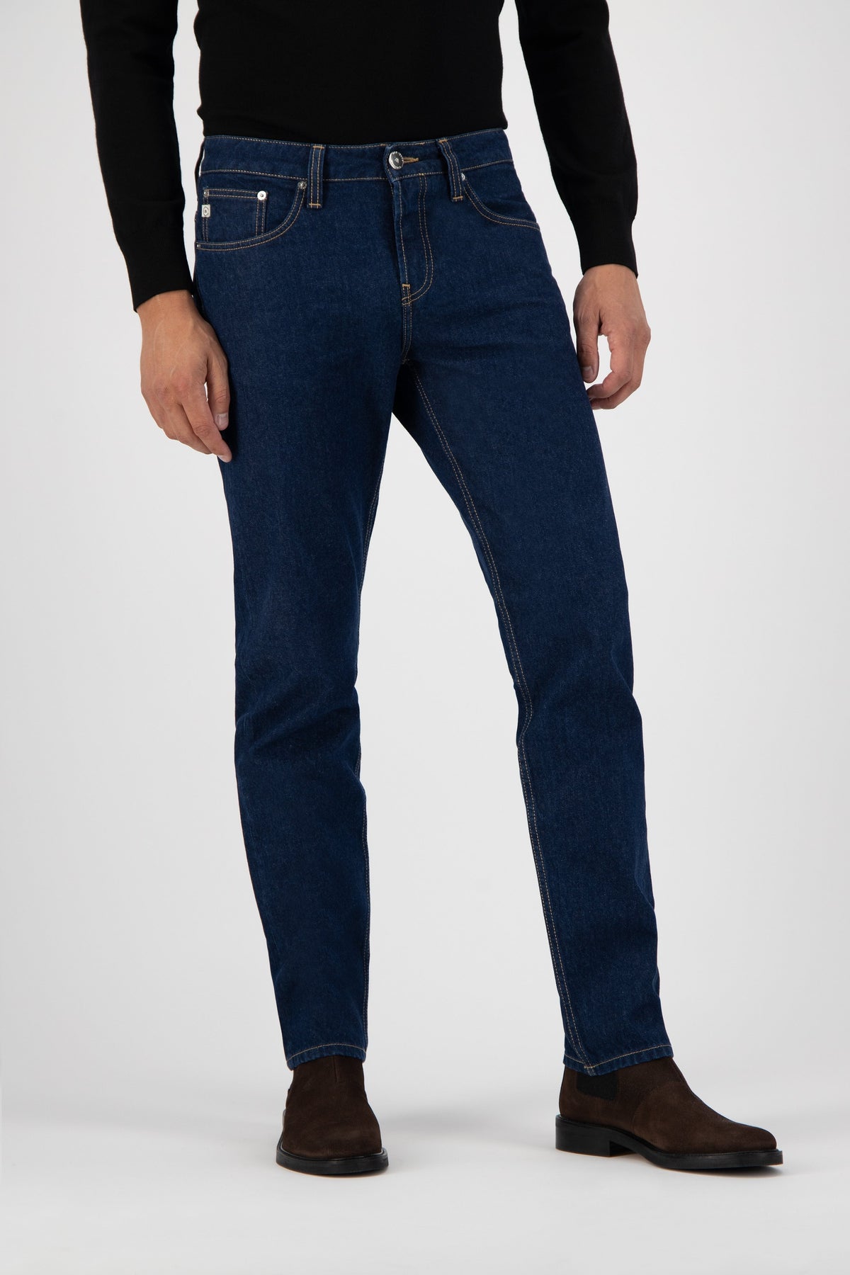 Sustainable Mud Jeans tote bag in dark blue denim with natural handles, showcasing ethical fashion and eco-friendly design.