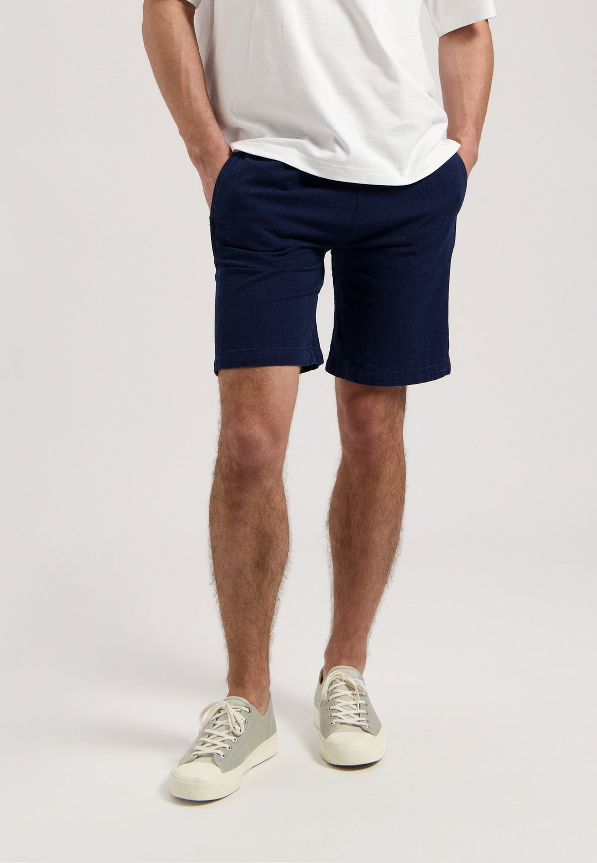 Sustainable MUD Jeans made from organic cotton, dark blue denim, regular fit, paired with a plain white t-shirt.
