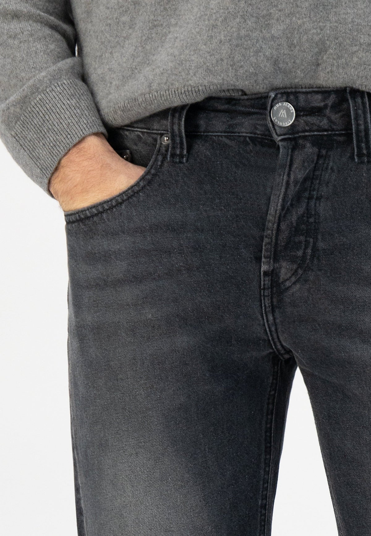 Sustainable MUD Jeans shorts in light olive, crafted from ethical materials, styled with a white t-shirt and sneakers.