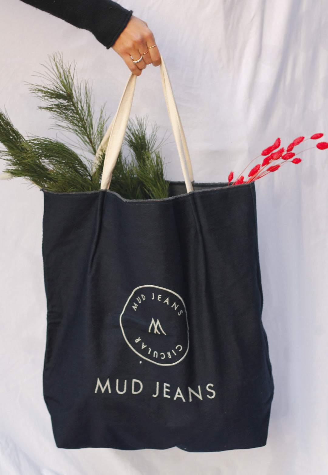 Sustainable MUD Jeans jacket and cargo pants in dark denim, showcasing eco-friendly fashion with ethical design.