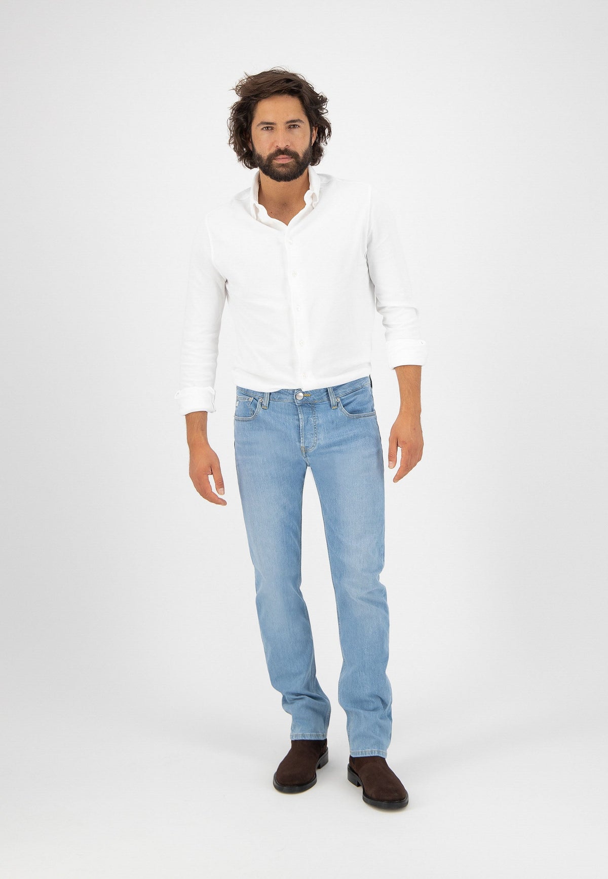 Sustainable MUD Jeans in dark blue denim, cargo style, paired with a black eco-friendly sweater for a casual look.