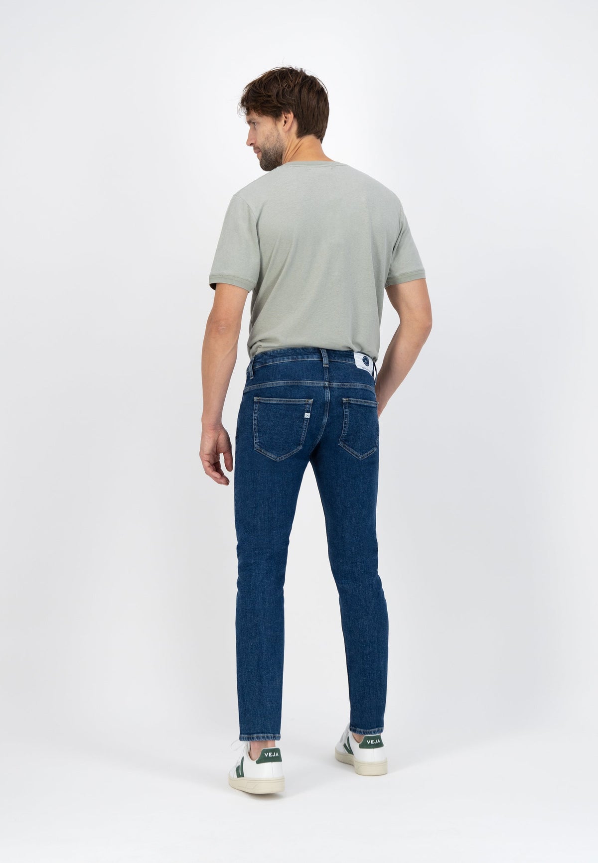 Sustainable MUD Jeans in light blue denim, featuring a classic fit, crafted ethically from organic materials.