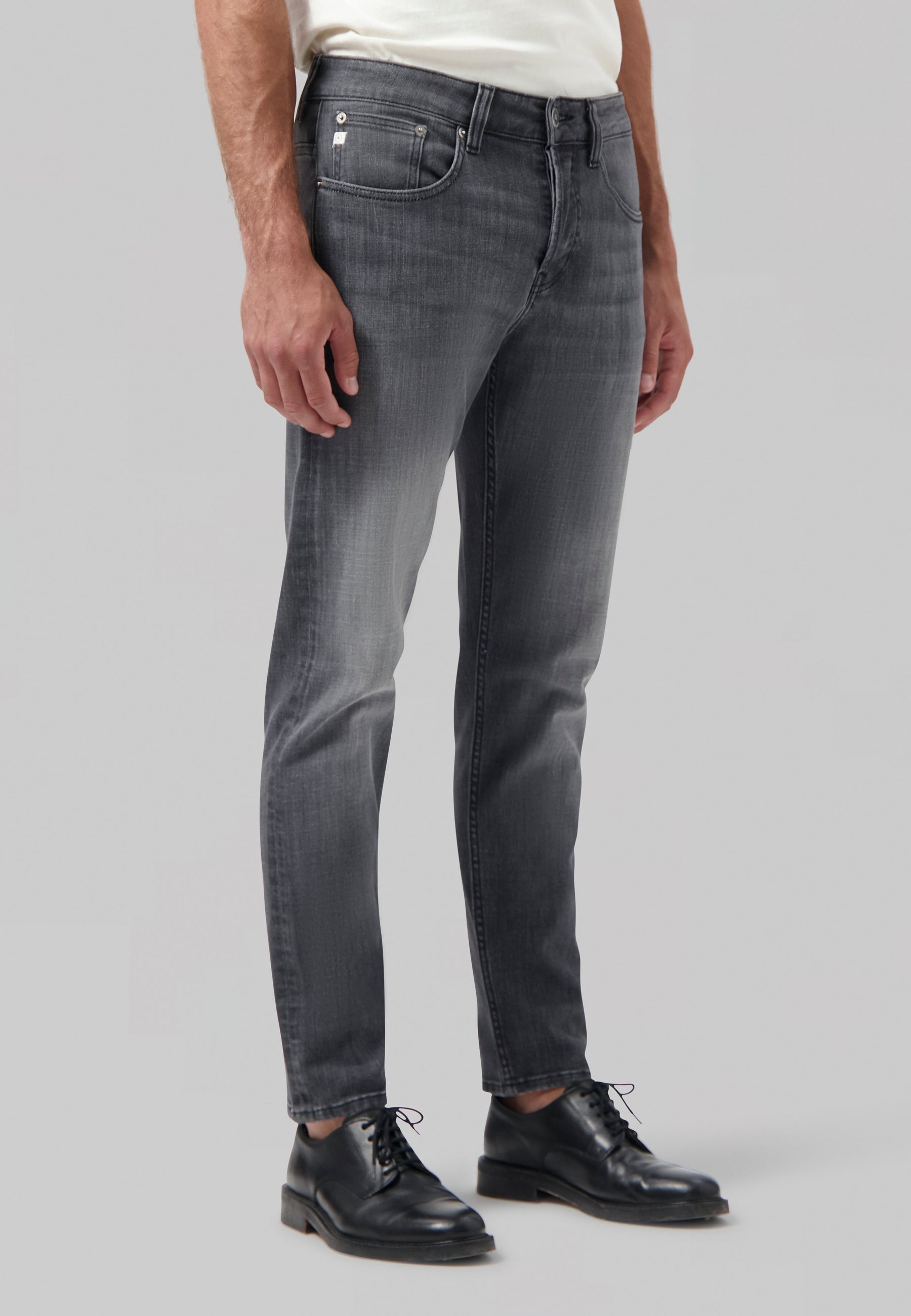 Sustainable MUD Jeans in light blue denim, crafted from organic cotton, showcasing a classic fit with ethical design.