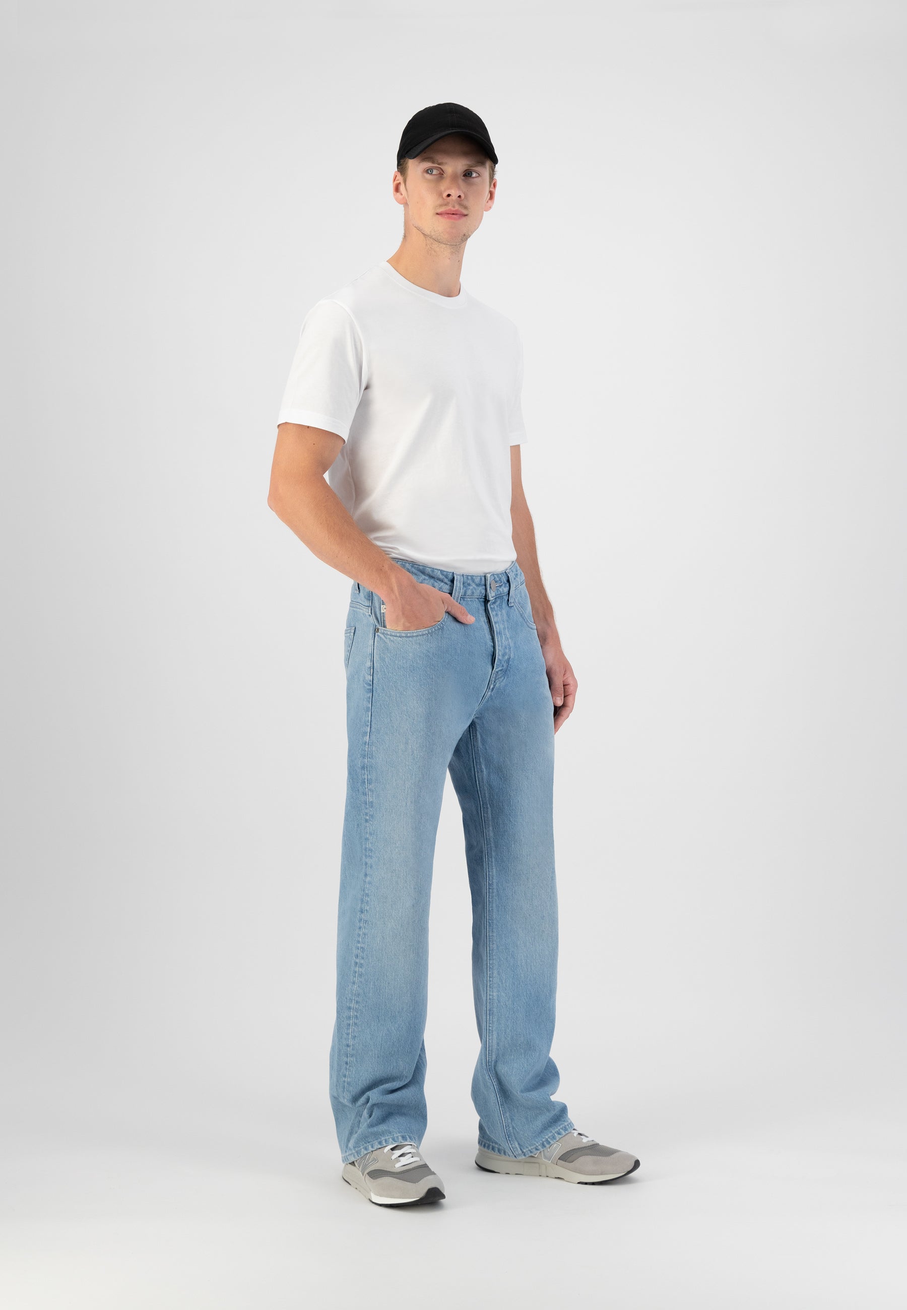 Sustainable MUD Jeans in light blue denim, featuring a straight fit, crafted from organic cotton for ethical fashion.